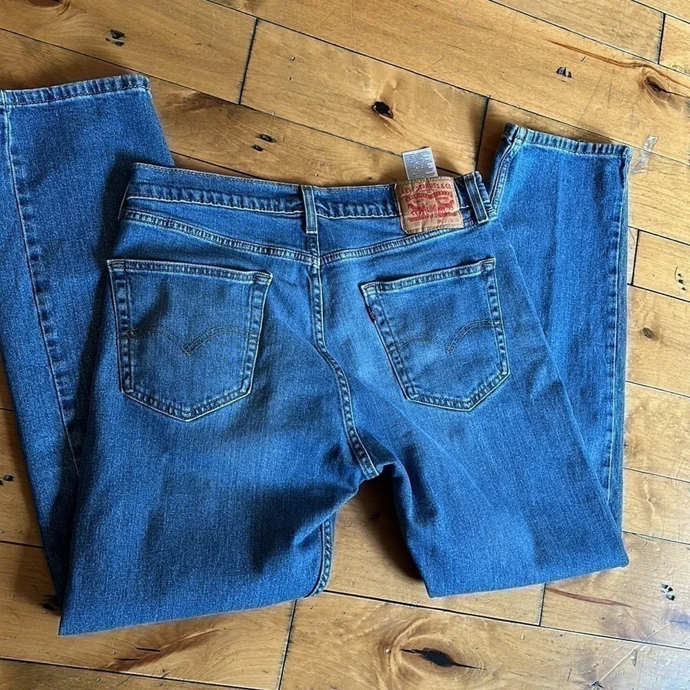 Livi’s men’s 34x32 medium colored blue jeans